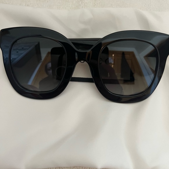 Authentic Gucci Sunglasses - Picture 5 of 5